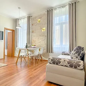 https://apartment-zora-natale.pula-hotels.org