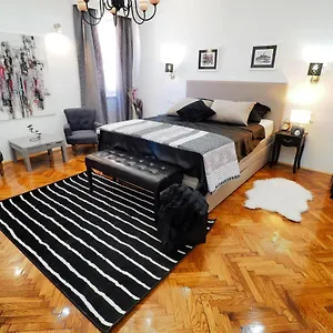 https://deluxe-zoya-centar.pula-hotels.org